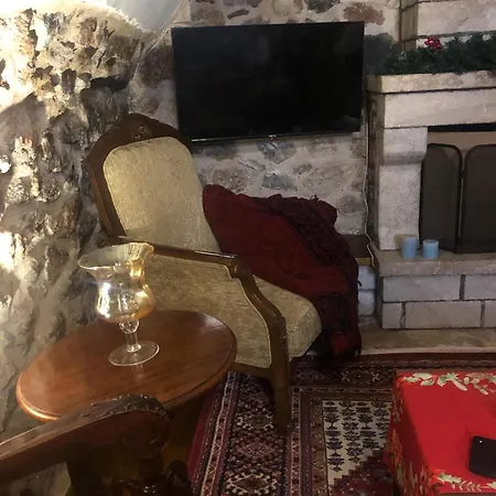 Andromahi Stone House Стемница