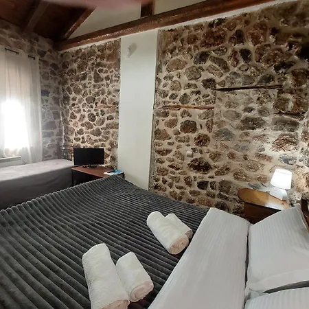 فيلة Andromahi Stone House *