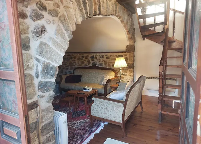 فيلة Andromahi Stone House *