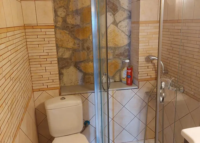 فيلة Andromahi Stone House ستيمنيتسا